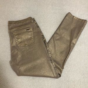 Gold straight-legged pant